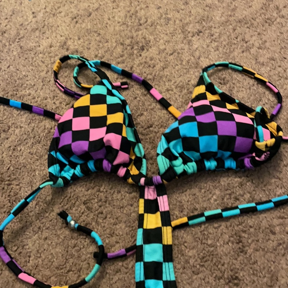 Bikini - Picture 3 of 3